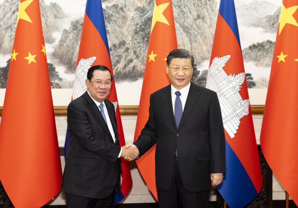 習近平會見柬埔寨首相洪森