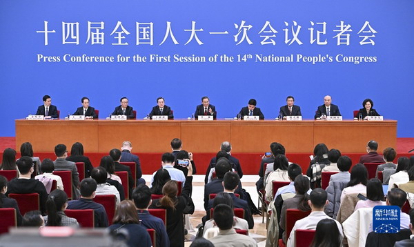 李強總理出席記者會并回答中外記者提問